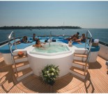 Motor Yacht Alibi - Deck Spa Pool